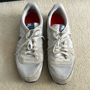 Nike Internationalists. Mens 10. Cream. USED